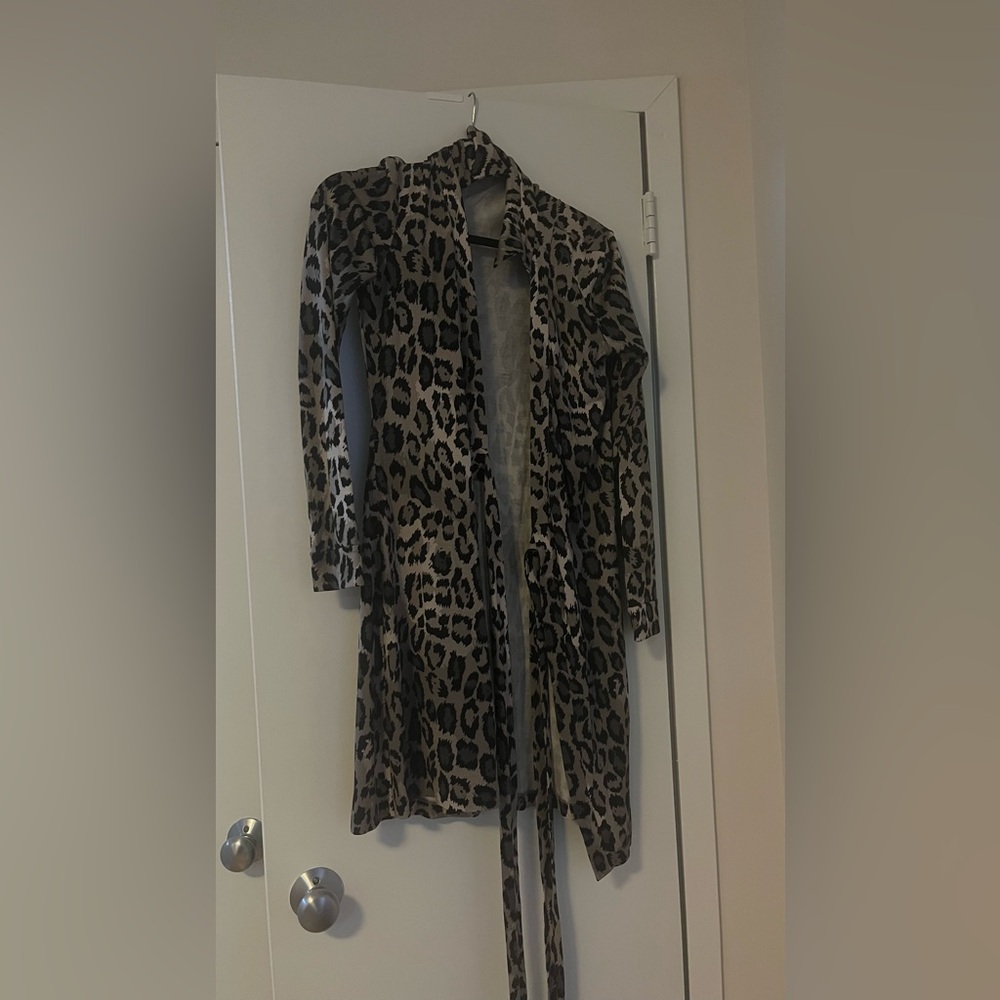 DVF Diane Von Furstenberg Leopard Wrap Dress Size Small 100% silk like new